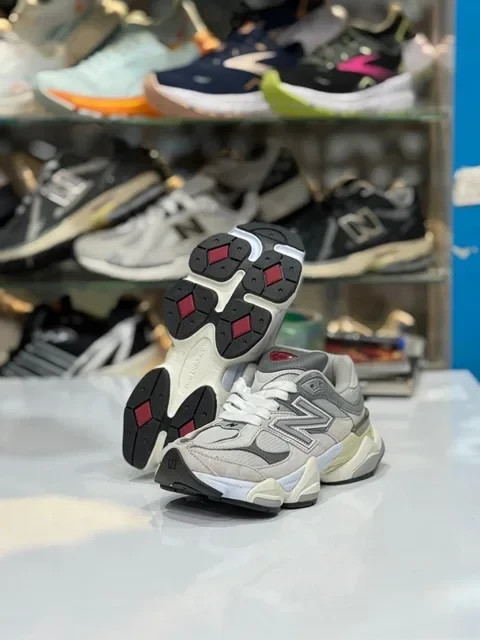 کتونی نیوبالانس 9060 مسترکوالیتی /سایز 36 الی 40/New Balance 9060/ فروش عمده و تک
