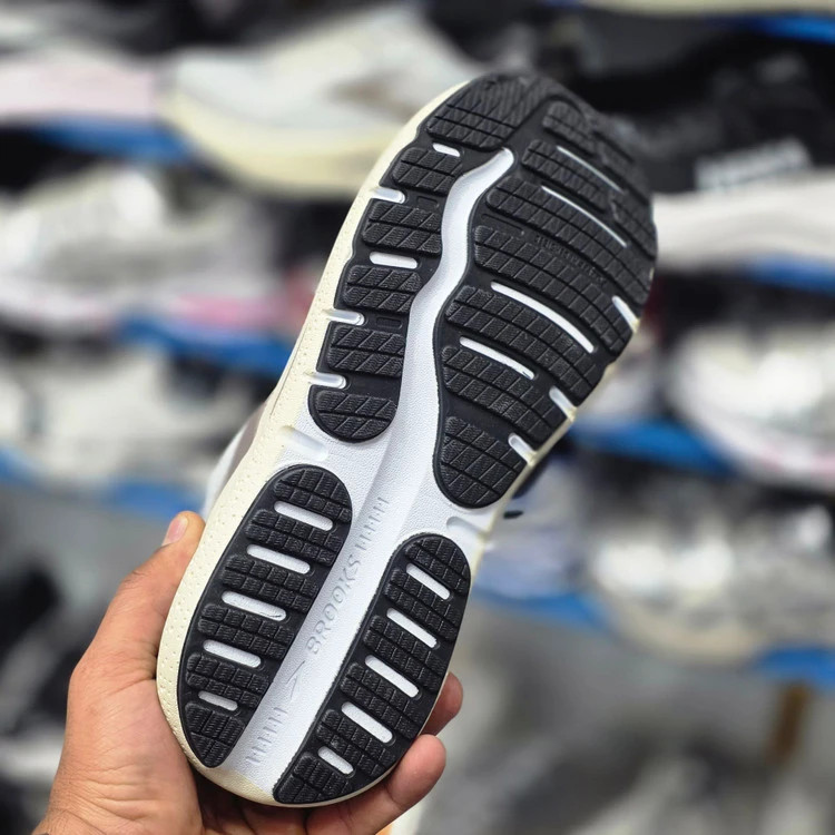 کتونی بروکس گاست مکس 2 مسرکوالیتی/Brooks Ghost Max 2/سایز 40 تا 45/فروش عمده و تک
