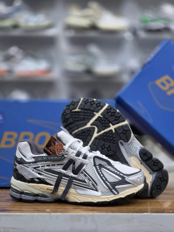 کتونی نیوبالانس 1906 مسترکوالیتی /سایز ۴۰ الی ۴۵/New Balance 1906/فروش عمده و تک
