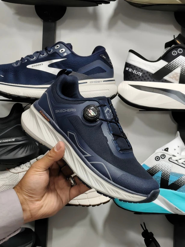 کتونی اسکیچرز مخصوص پیاده روی با بند دیسکی مسترکوالیتی /سایز 40 الی 45/Skechers Go Run/فروش عمده و تک