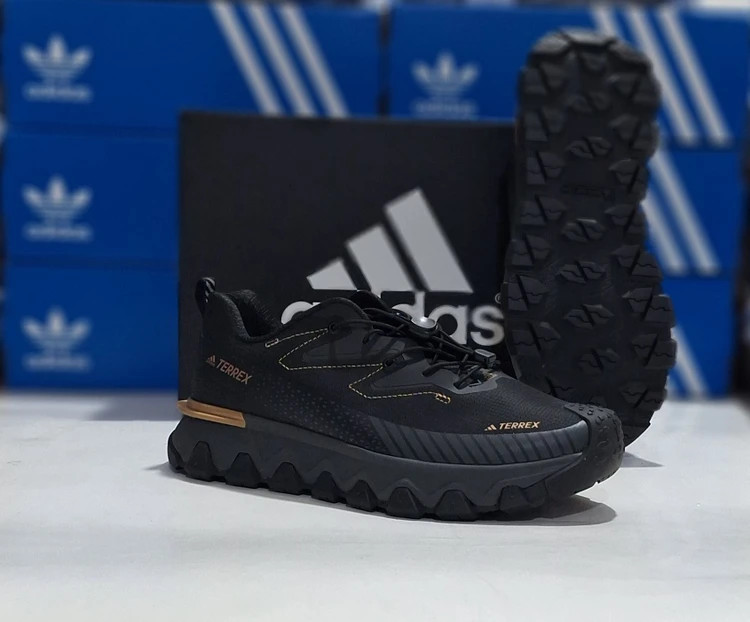 کتونی آدیداس ترکس مسترکوالیتی با زیره میشلن آلمانی /سایز 40 الی 45/Adidas Terrex/ فروش عمده و تک
