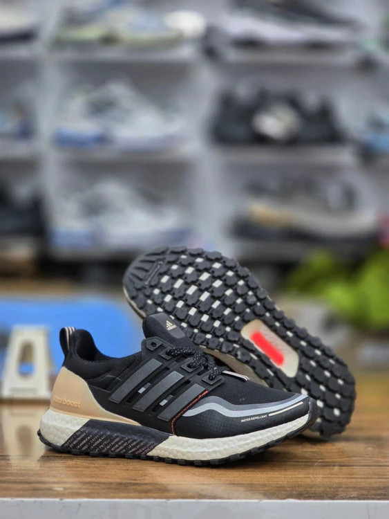 کتونی ادیداس اولترا بوست مسترکوالیتی/Adidas Ultraboost All Terrain/سایز 36 الی 40/ فروش عمده و تک
