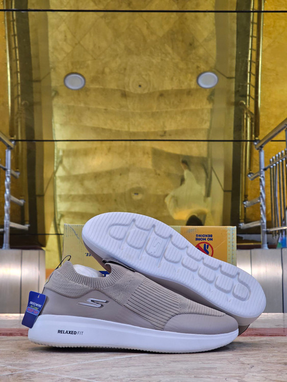 کتونی پیاده روی اسکیچرز بدون بند وارداتی /سایز 40 تا 45/Skechers Max Cushioning/فروش عمده و تک