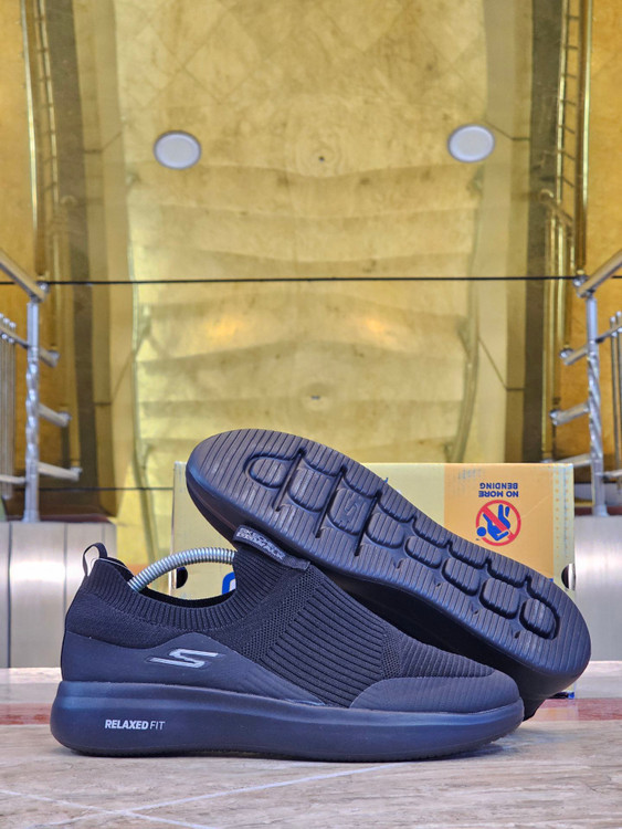 کتونی پیاده روی اسکیچرز بدون بند وارداتی ویتنامی /سایز 40 تا 45/Skechers Max Cushioning/فروش عمده و تک