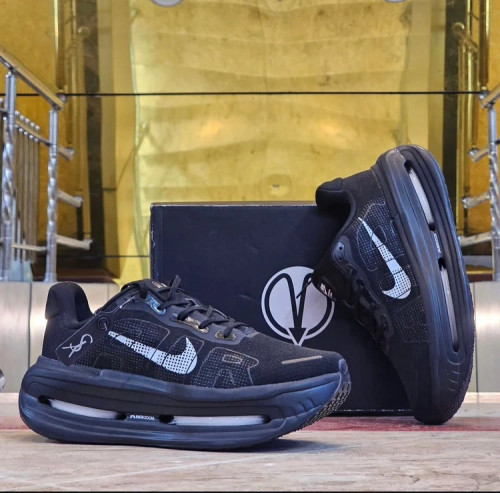 کتونی نایک ومرو پرمیوم مسترکوالیتی /سایز 40 الی 45/ Nike Vomero Premium/ فروش عمده و تک