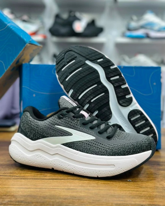 کتونی رانینگ بروکس گاست مکس 2 مسترکوالیتی/Brooks Ghost Max 2/سایز 40 الی 45 / مشکی زیره سفید