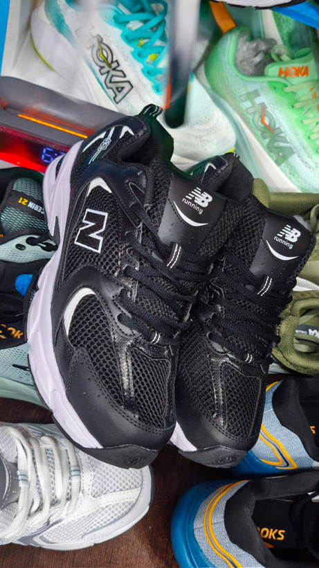 کتونی نیوبالانس 530 مسترکوالیتی /New Balance 530/ سایز 37 الی 45/ فروش عمده و تک/ مشکی زیره سفید