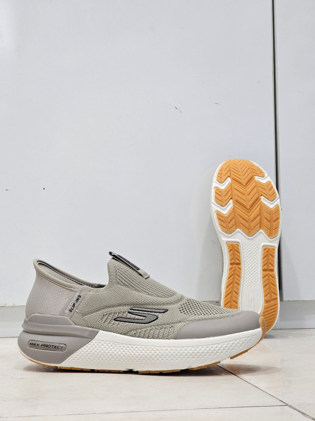 کفشی طبی اسکیچرز اسلیپ مسترکوالیتی بدون بند زیره دو رنگ/ سایز 40 الی 45 /Skechers Slip-ins / کرم