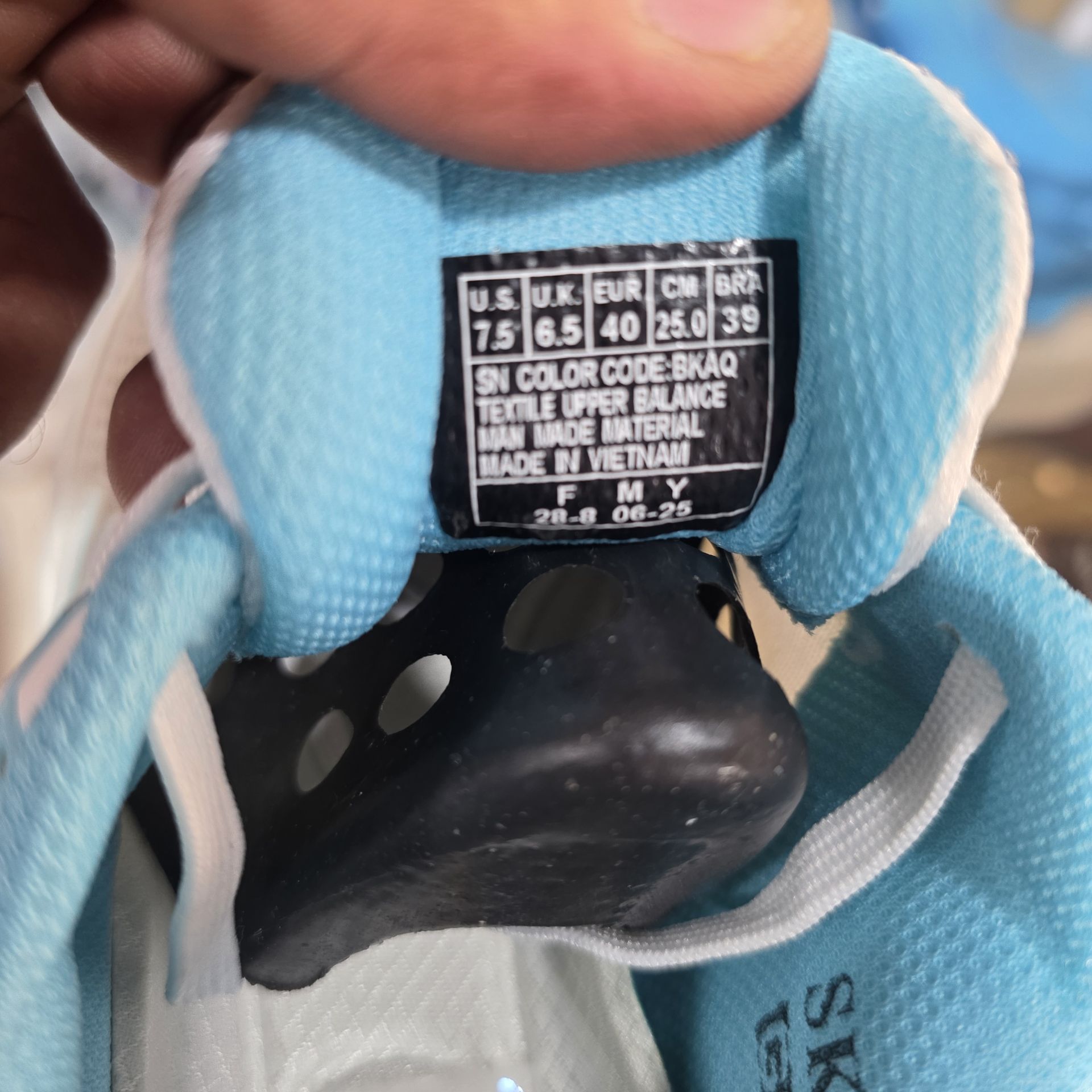 کتونی زنانه اسکیچرز مکس کویشن مسترکوالتی /سایز 37 تا 40/Skechers Max Cushioning/ سورمه ای