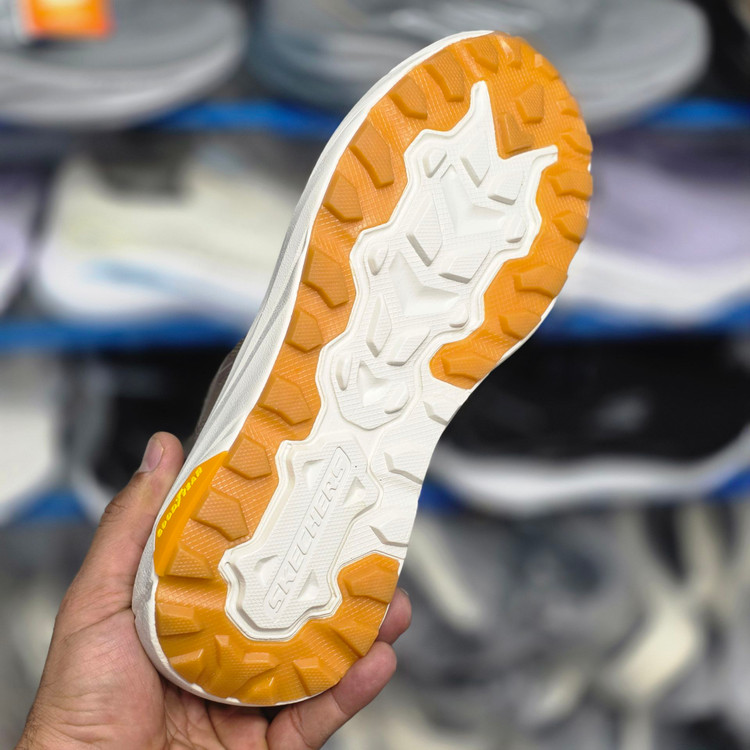 کفشی طبی اسکیچرز اسلیپ مسترکوالیتی بدون بند / سایز 40 الی 45 /Skechers Slip-ins / کرم