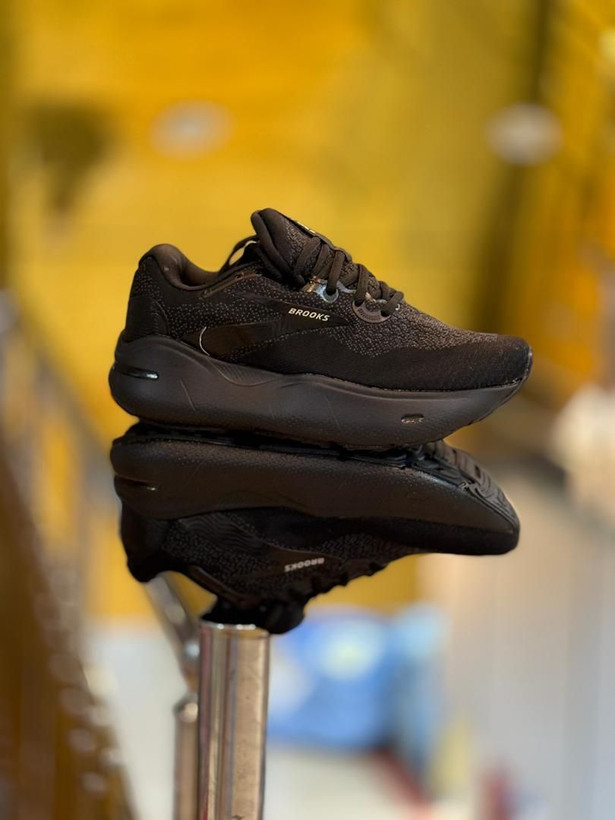 کتونی رانینگ بروکس گاست مکس مسترکوالیتی/Brooks Ghost Max /سایز 40 الی 45/ تمام مشکی