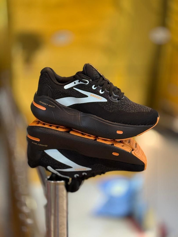 کتونی رانینگ بروکس گاست مکس مسترکوالیتی/Brooks Ghost Max /سایز 40 الی 45/ مشکی سفید