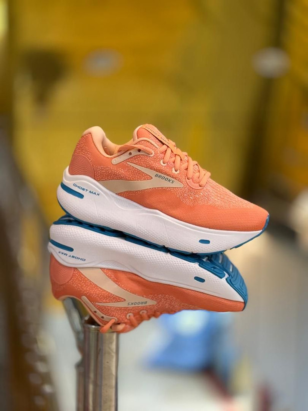 کتونی رانینگ بروکس گاست مکس مسترکوالیتی/Brooks Ghost Max /سایز 40 الی 45/ نارنجی سفید