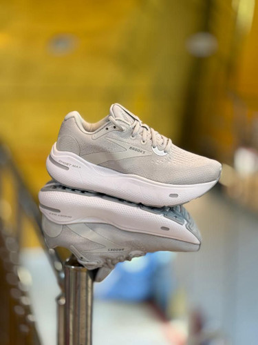 کتونی رانینگ بروکس گاست مکس مسترکوالیتی/Brooks Ghost Max /سایز 40 الی 45/ طوسی سفید