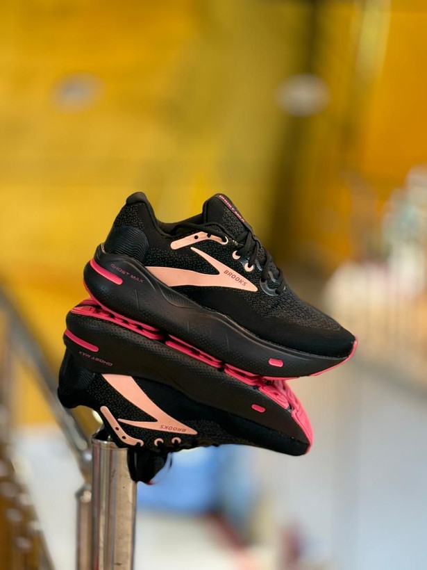 کتونی رانینگ بروکس گاست مکس مسترکوالیتی/Brooks Ghost Max /سایز 40 الی 45/ مشکی