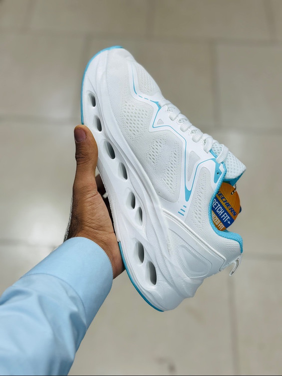کتونی زنانه اسکیچرز مکس کوشن مسترکوالتی /سایز 37 تا 40/Skechers Max Cushioning/ سفید