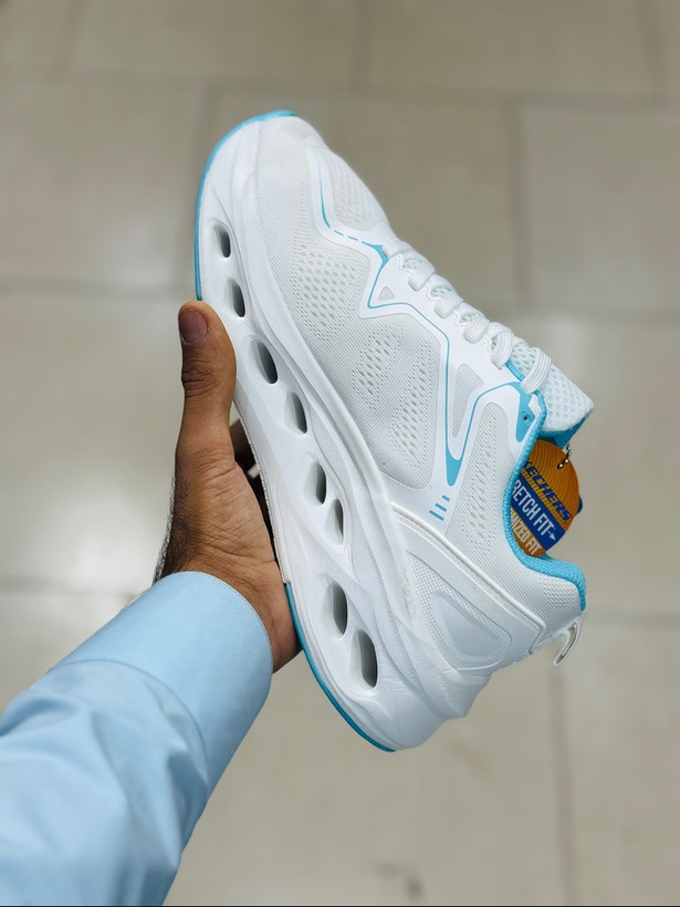 کتونی زنانه اسکیچرز مکس کوشن مسترکوالتی /سایز 37 تا 40/Skechers Max Cushioning/ سفید
