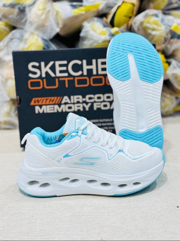 کتونی زنانه اسکیچرز مکس کوشن مسترکوالتی /سایز 37 تا 40/Skechers Max Cushioning/ سفید