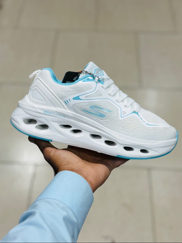 کتونی زنانه اسکیچرز مکس کوشن مسترکوالتی /سایز 37 تا 40/Skechers Max Cushioning/ سفید