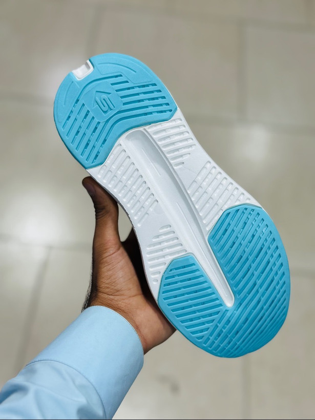 کتونی زنانه اسکیچرز مکس کوشن مسترکوالتی /سایز 37 تا 40/Skechers Max Cushioning/ سفید