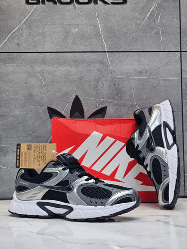 کتونی نایک V5 RNR مسترکوالیتی / سایز 41 الی 45 / Nike V5 RNR / فروش عمده و تک