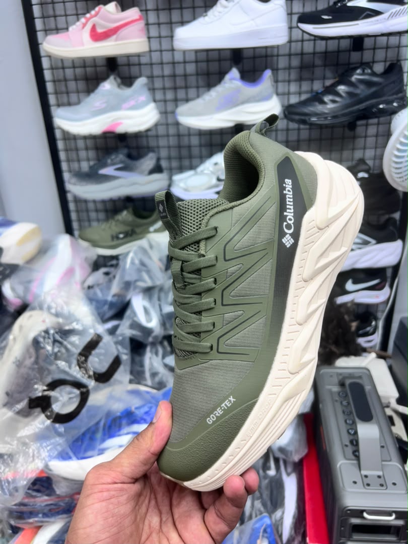 کتونی طبیعت گردی کلمبیا ضدآب مردانه/سایز 40 الی 45/Columbia GORE-TEX/ فروش عمده و تک
