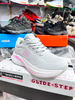 کتونی زنانه اسکیچرز مکس کوشن مسترکوالتی /سایز 37 تا 40/Skechers Max Cushioning/ فروش عمده و تک