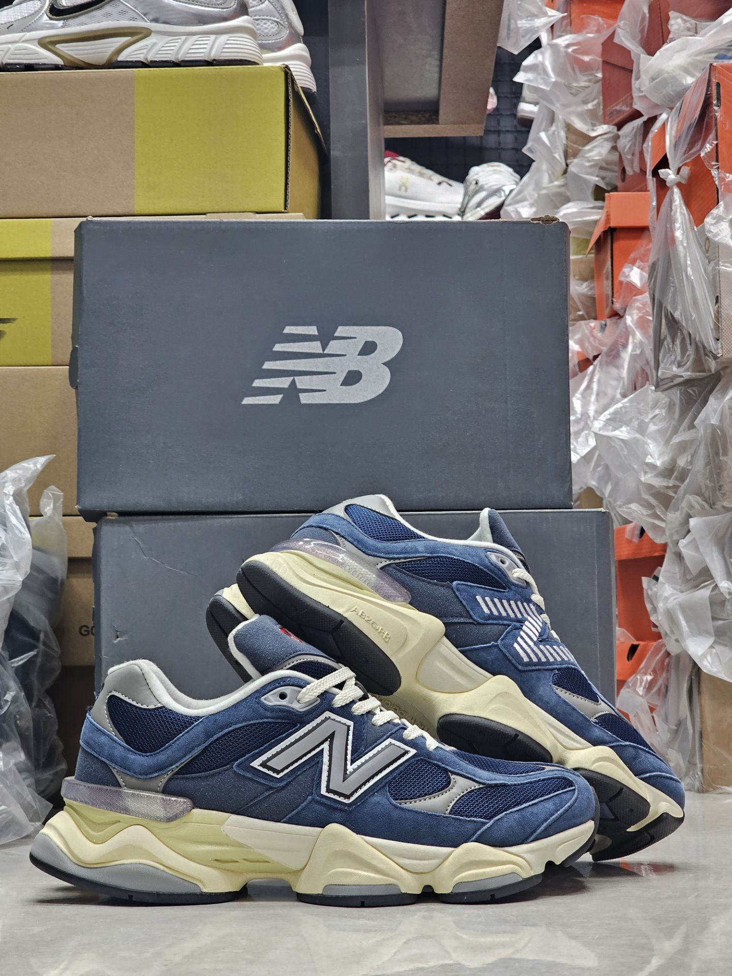 کتونی نیوبالانس 9060 مسترکوالیتی /Newbalance 9060/سایز40 الی 45/ فروش عمده و تک