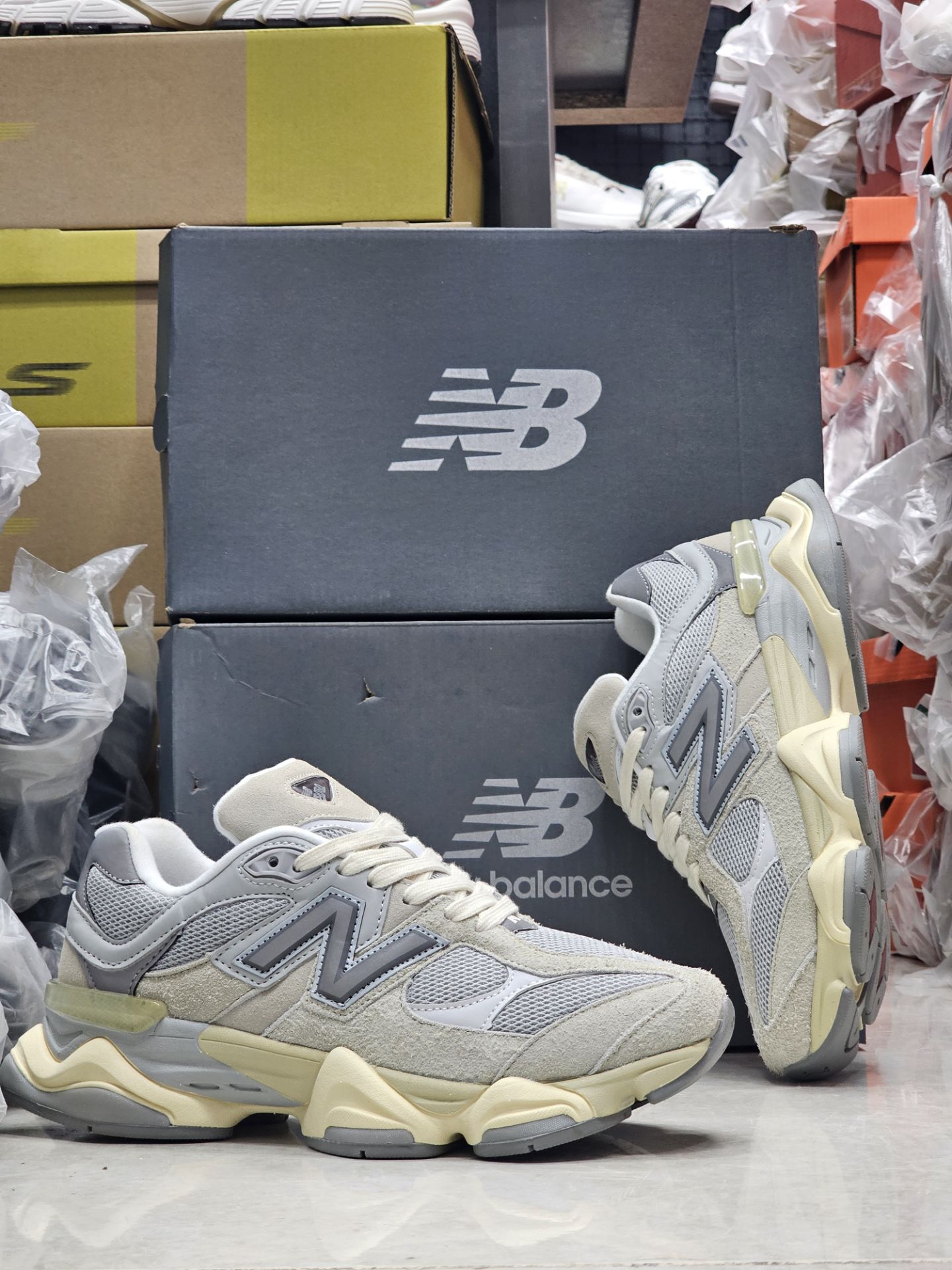 کتونی نیوبالانس 9060 مسترکوالیتی /Newbalance 9060/سایز40 الی 45/ فروش عمده و تک