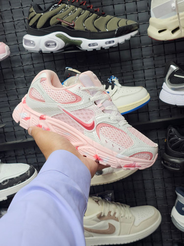 کتونی نایک V5 RNR مسترکوالیتی / سایز 37 الی 40 / Nike V5 RNR / فروش عمده و تک