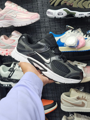 کتونی نایک V5 RNR مسترکوالیتی / سایز 40 الی 45 / Nike V5 RNR / فروش عمده و تک