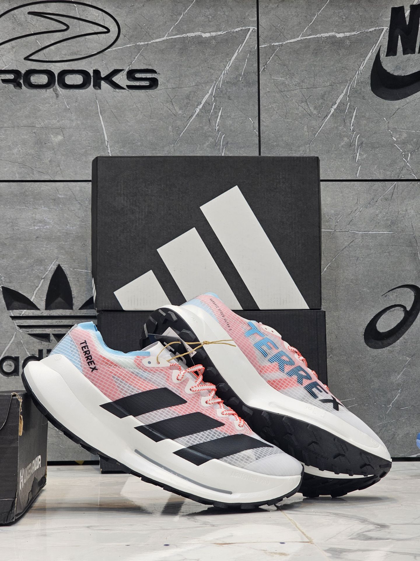 کتونی آدیداس ترکس مسترکوالیتی /سایز 40 الی 45/Adidas Terrex/ فروش عمده و تک