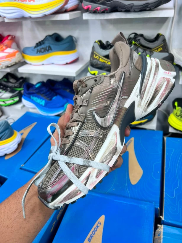 کتونی نایک وی تو کی مسترکوالیتی رنگ سبز /سایز 37 الی 45/Nike V2k Run/ فروش عمده و تک