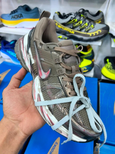 کتونی نایک وی تو کی مسترکوالیتی رنگ سبز /سایز 37 الی 45/Nike V2k Run/ فروش عمده و تک