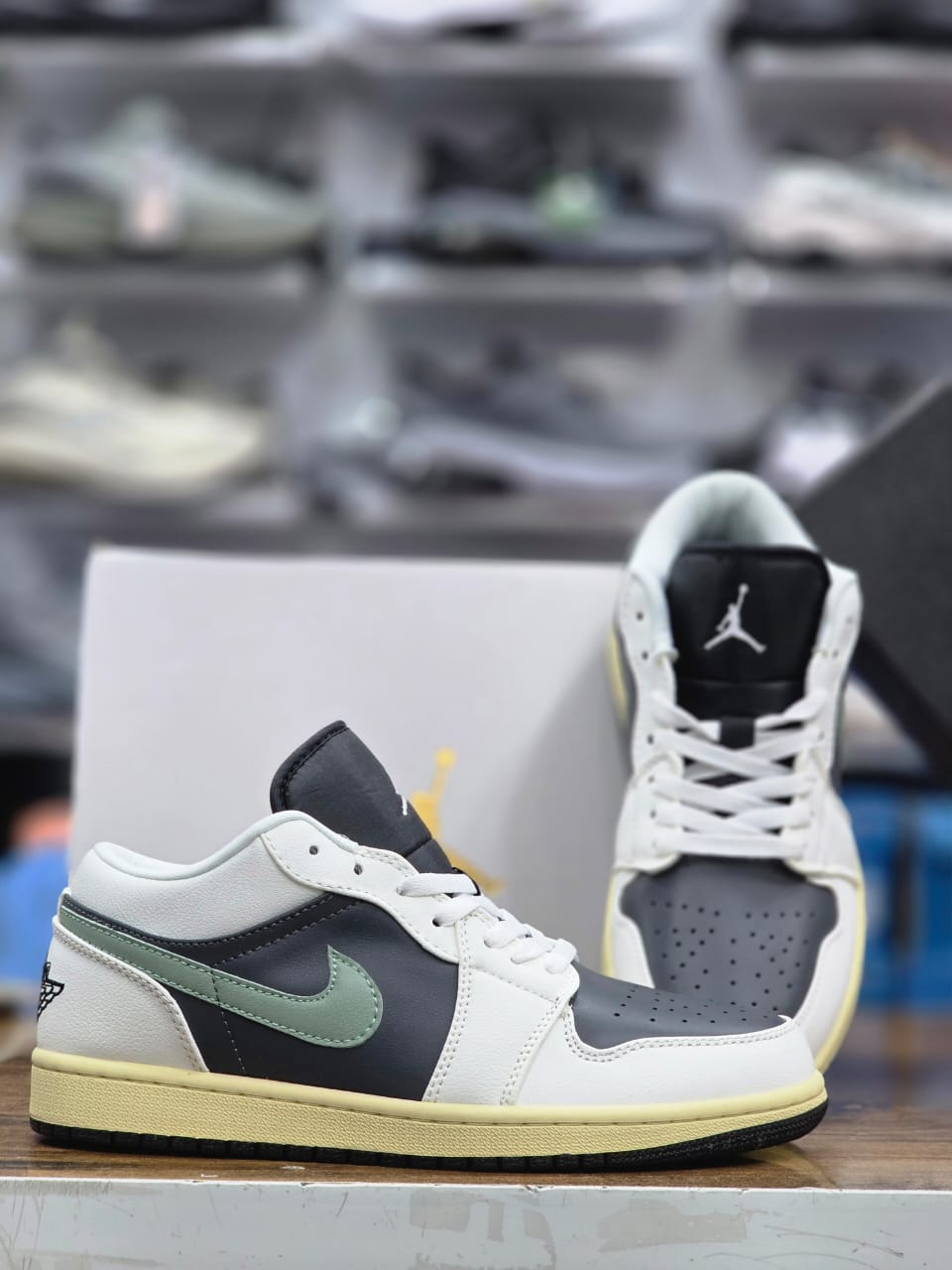 کتونی  نایک ایر جردن 1 مسترکوالیتی/سایز 40 الی 45/Nike Air Jordan 1/ فروش عمده و تک