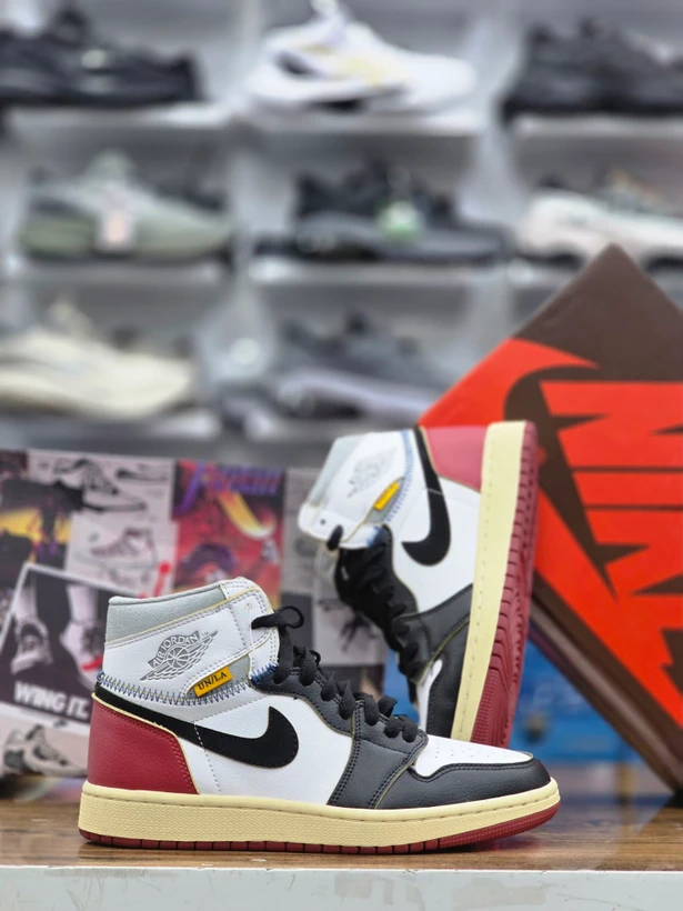 کتونی نایک ایر جردن ساق دار مسترکوالیتی وارداتی /سایز 40 الی 45/ Nike Air jordan/ فروش عمده و تک