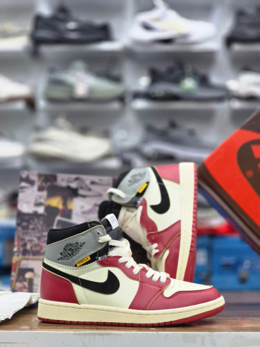 کتونی نایک ایر جردن ساق دار مسترکوالیتی وارداتی /سایز 40 الی 45/ Nike Air jordan/ فروش عمده و تک