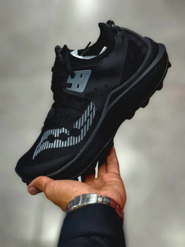 کتونی وارداتی ساکونی اندروفین ریفت مسترکوالیتی/سایز ۴۰ الی ۴۵/ Saucony Endorphin Rift / فروش عمده و تک