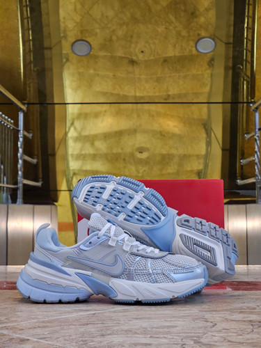 کتونی نایک وی تو کی زنانه مسترکوالیتی /سایز 37 الی 40/Nike V2k Run/ فروش عمده و تک