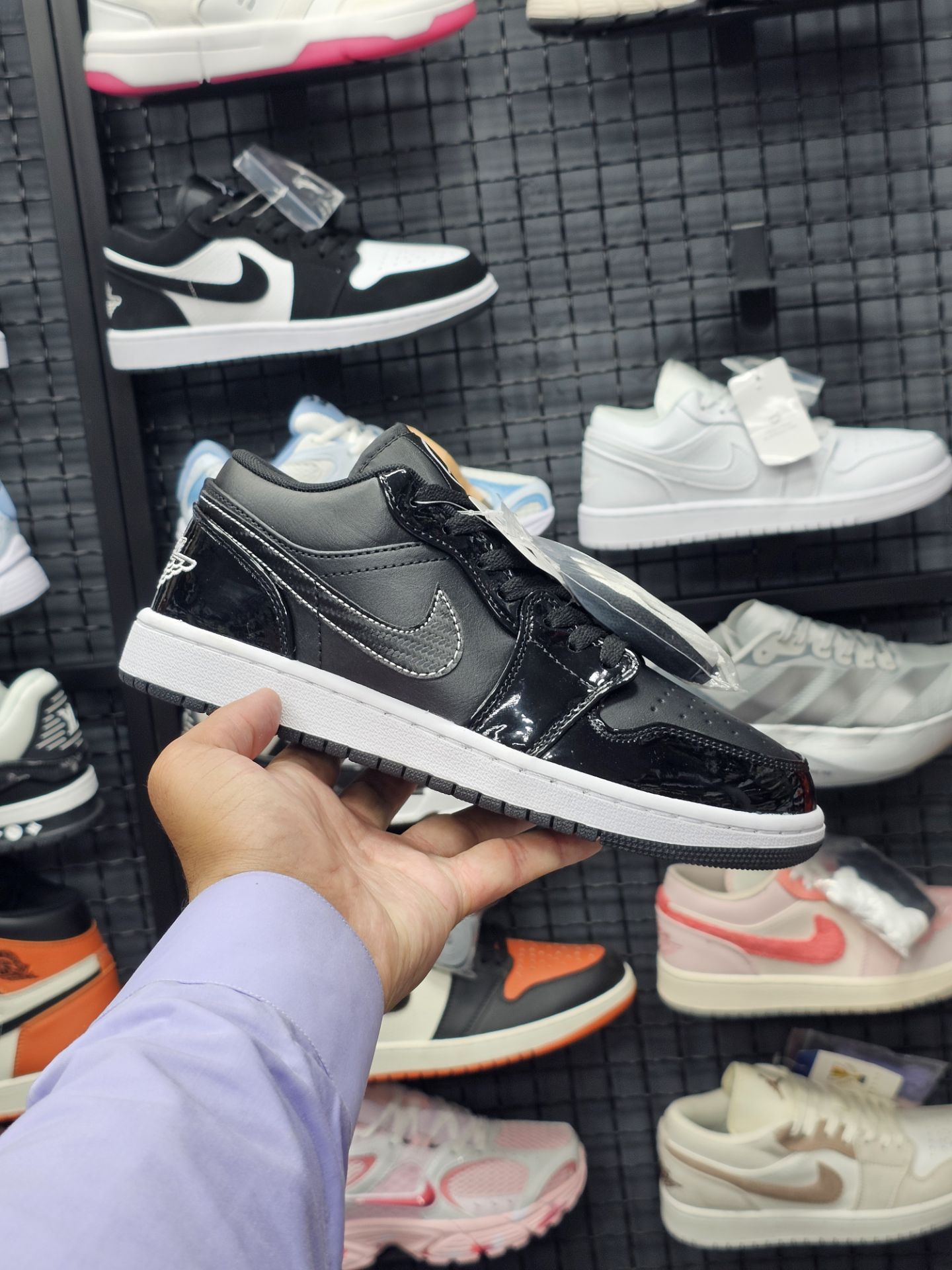 کتونی  نایک ایر جردن 1 مسترکوالیتی/سایز 37 الی 45/Nike Air Jordan 1/ فروش عمده و تک