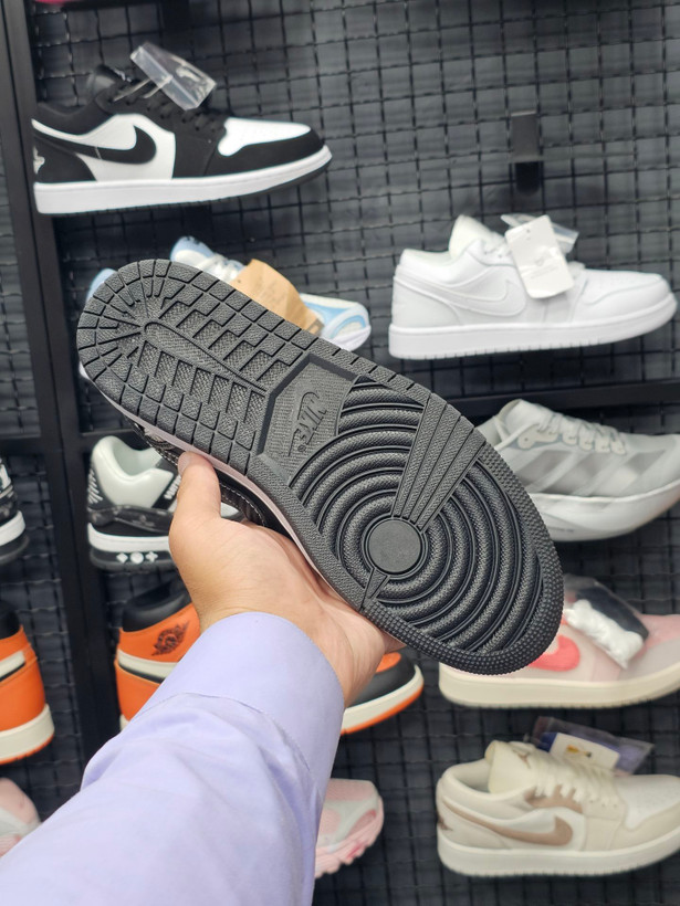 کتونی نایک ایر جردن 1 مسترکوالیتی/سایز 37 الی 45/Nike Air Jordan 1/ فروش عمده و تک