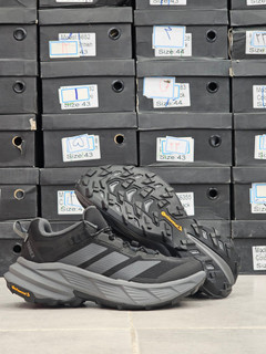 کتونی آدیداس ترکس مسترکوالیتی /سایز 40 الی 45/Adidas Terrex/ فروش عمده و تک
