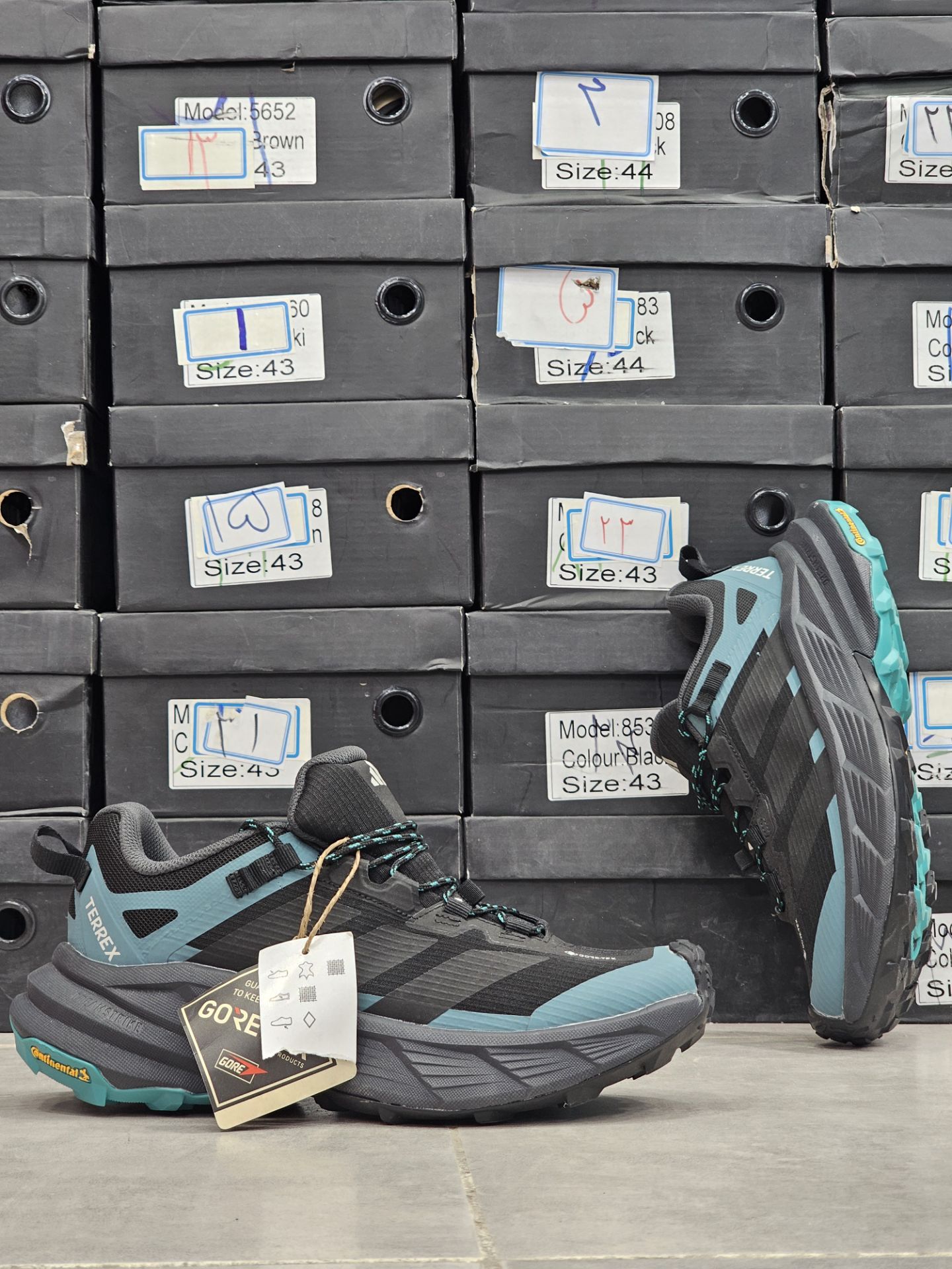 کتونی وارداتی آدیداس ترکس مسترکوالیتی /سایز 40 الی 45/Adidas Terrex/ فروش عمده و تک