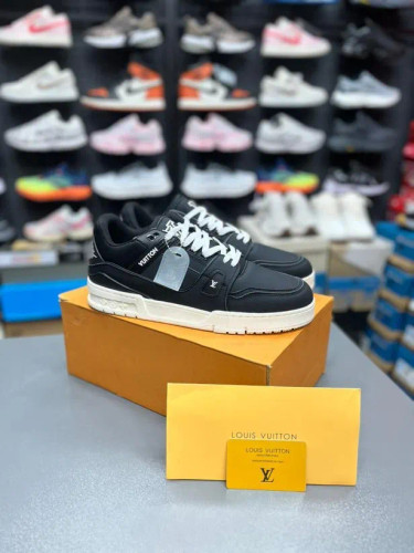 کتونی لویی ویتون Ramadan مسترکوالیتی /LV Trainer Ramadan/ سایز 40 الی 45/ فروش عمده و تک