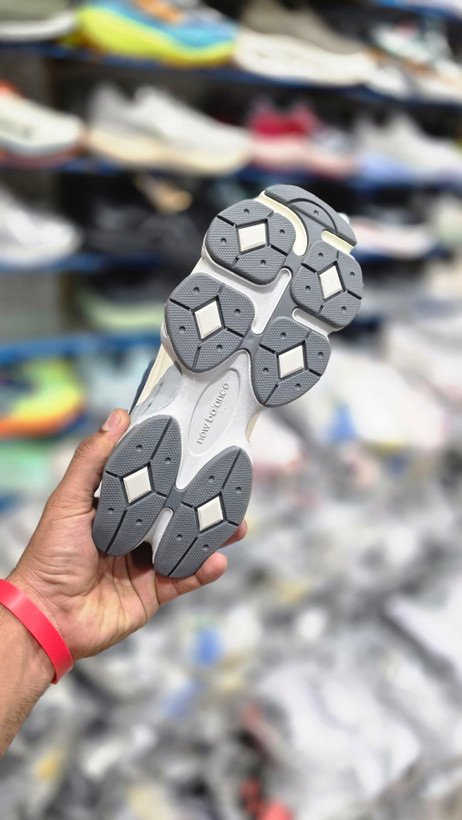 کتونی نیوبالانس 9060 مسترکوالیتی /Newbalance 9060/سایز40 الی 45/ فروش عمده و تک