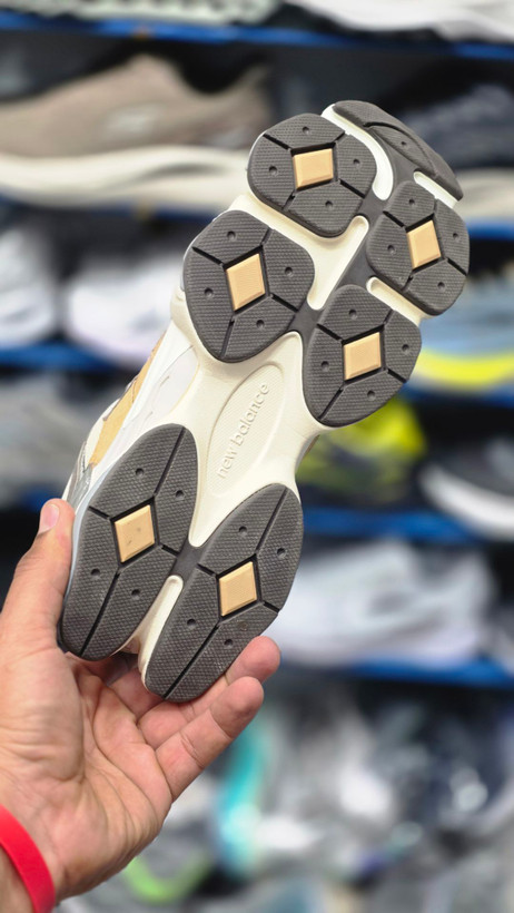 کتونی نیوبالانس 9060 مسترکوالیتی /Newbalance 9060/سایز40 الی 45/ فروش عمده و تک