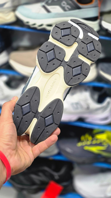 کتونی نیوبالانس 9060 مسترکوالیتی /Newbalance 9060/سایز40 الی 45/ فروش عمده و تک