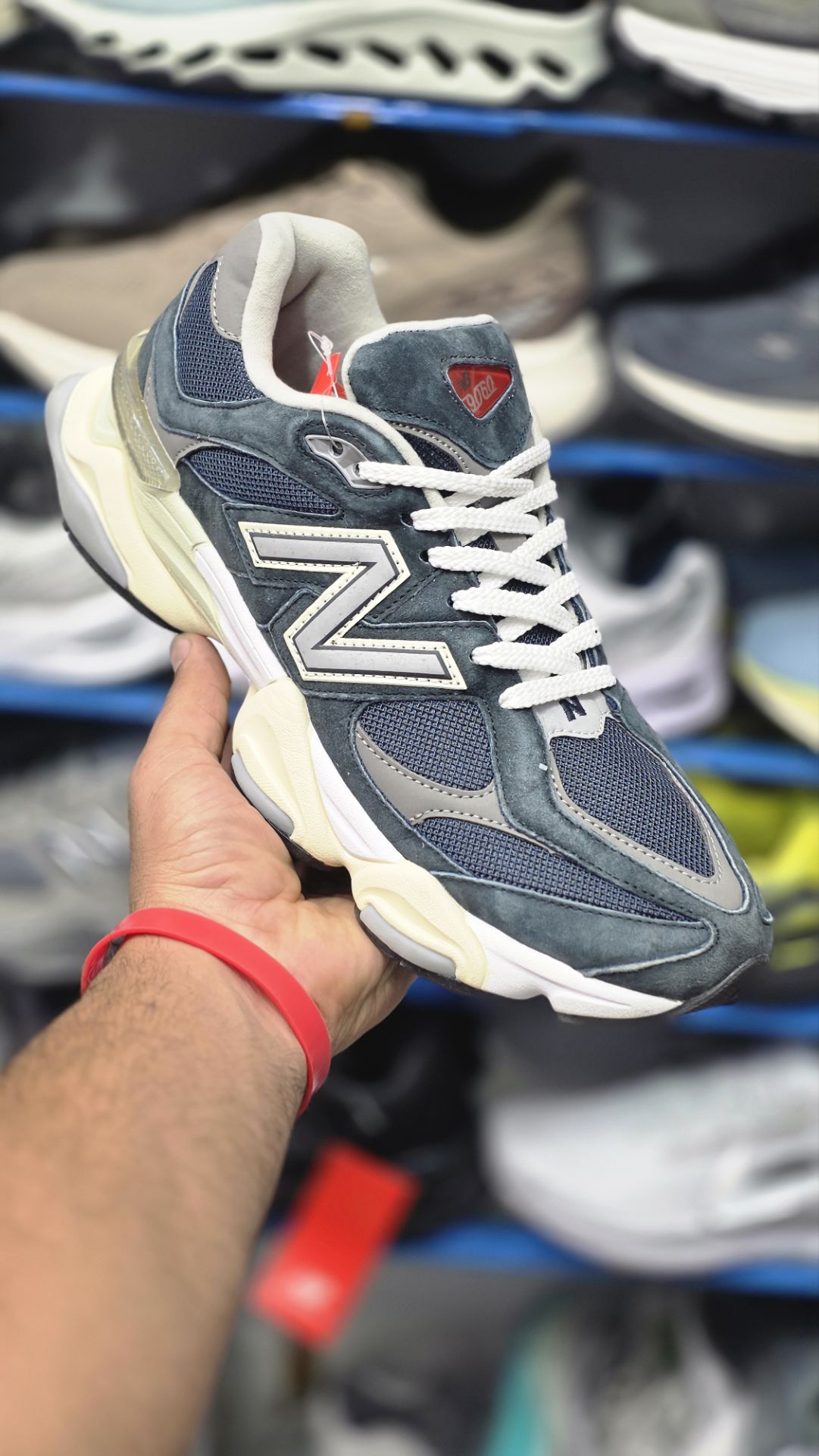کتونی نیوبالانس 9060 مسترکوالیتی /Newbalance 9060/سایز40 الی 45/ فروش عمده و تک