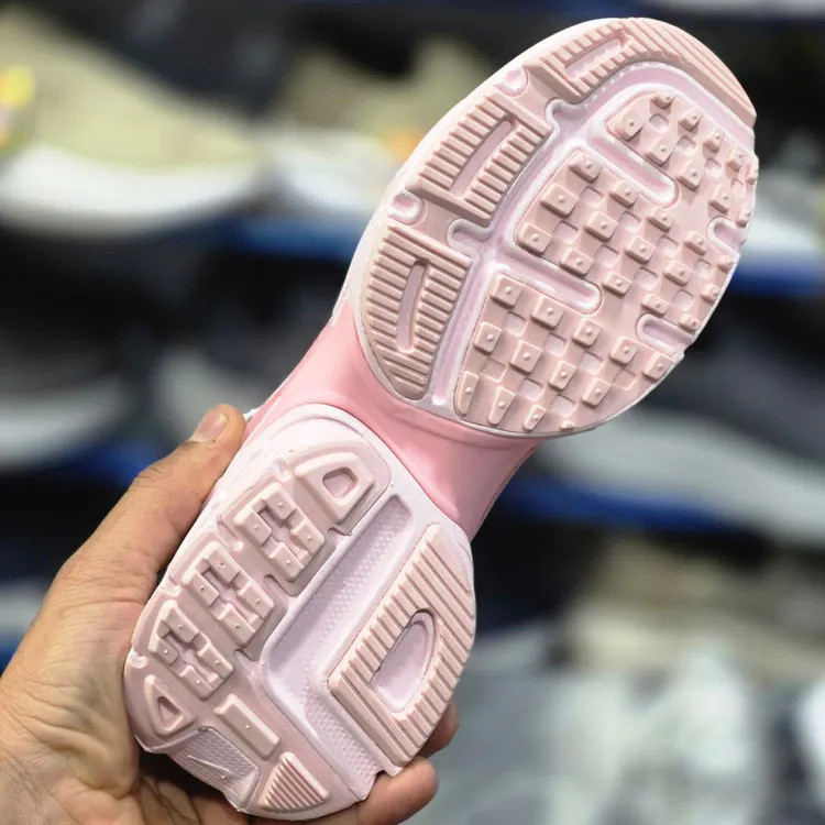 کتونی نایک وی تو کی زنانه مسترکوالیتی /سایز 37 الی 40/Nike V2k Run/ فروش عمده و تک