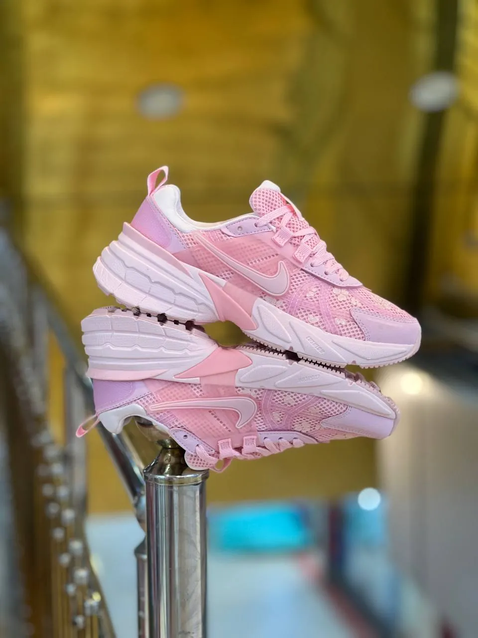کتونی نایک وی تو کی زنانه مسترکوالیتی /سایز 37 الی 40/Nike V2k Run/ فروش عمده و تک
